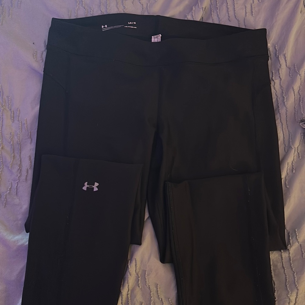 large black mid rise under armour leggings
